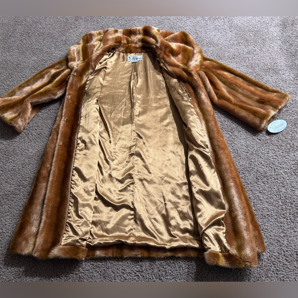 Ms. Divine Immitation Fur Coat.
Size: 3X. Women’s - Picture 12 of 16